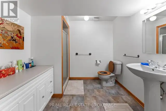 9856 HURON PLACE Lambton Shores (Grand Bend), Ontario in Houses for Sale in Grand Bend - Image 39