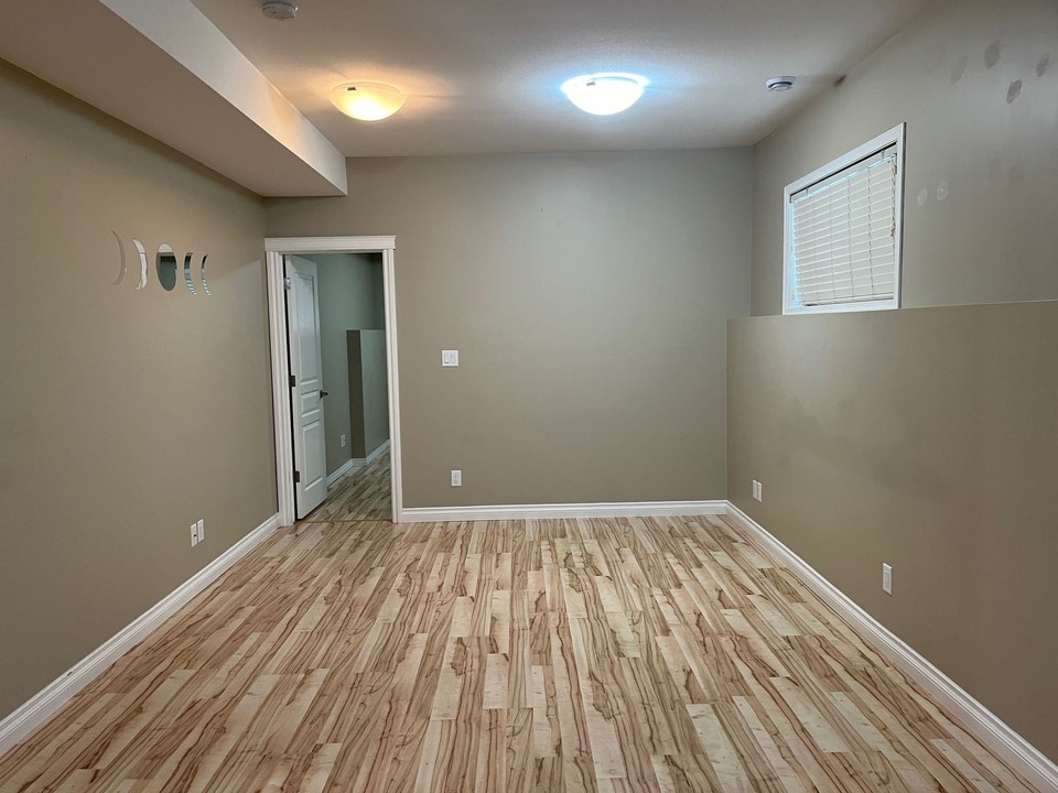 2 Bed 1.5 Bath Unit in Sylvan Lake, AB 4
