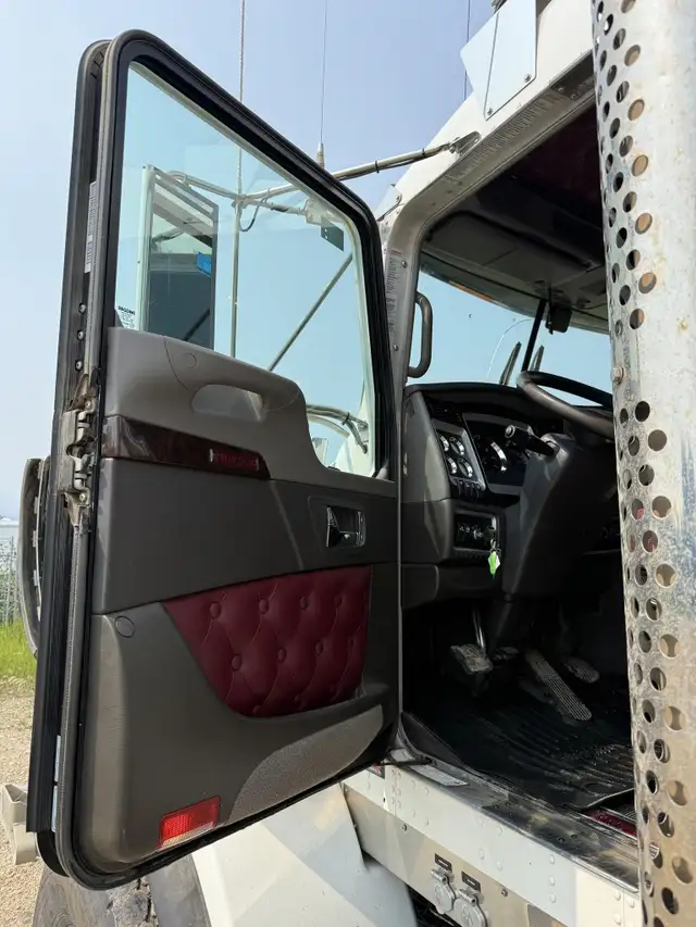 2020 KENWORTH T800 in Heavy Trucks in Saskatoon - Image 10