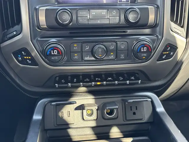 2017 GMC Sierra 1500 Denali 4x4 Crew Cab • 6.2L • Sunroof • Pwr  in Cars & Trucks in Calgary - Image 25