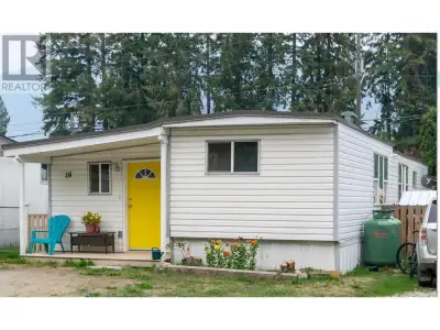 OUTSTANDING VALUE. Move right into this newly painted and professionally cleaned 1246 square foot ho...