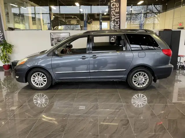 2007 Toyota Sienna XLE LTD AWD in Cars & Trucks in City of Montréal - Image 5