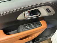 This Dealership Demo 2024 Chrysler Pacifica Hybrid Pinnacle 2WD has the 3.6L Pentastar Vvt V6 Hybrid... (image 7)