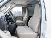JUST LANDED 2025 CHEVROLET EXPRESS 2500!! SAVE THOUSANDS VERSUS BRAND NEW!!! MORE PHOTOS TO COMEPRIC... (image 9)