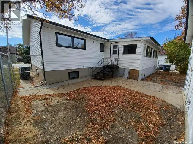 113 5th AVENUE Gravelbourg, Saskatchewan in Houses for Sale in Moose Jaw - Image 6