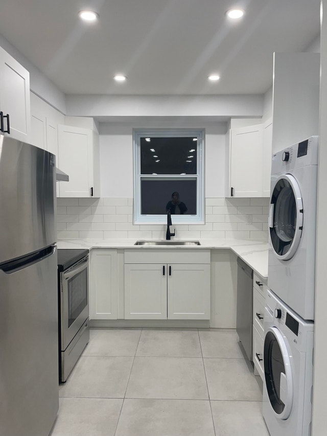 2 bedroom apartment located at Côte SaintLuc Locations longue durée