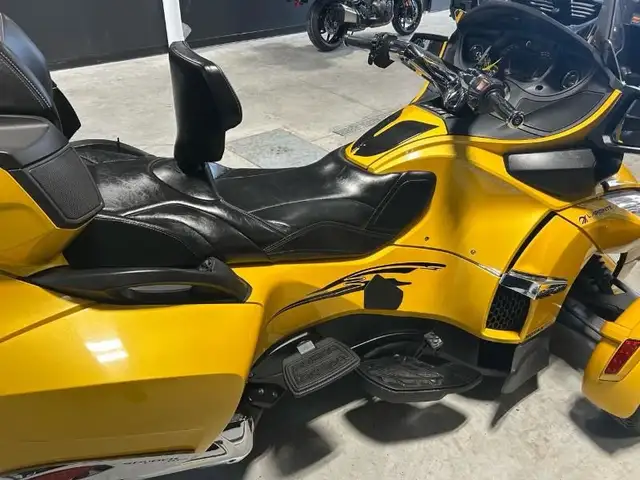 2013 Can-Am SPYDER RT-S SE5 JAUNE in Sport Touring in Lanaudière - Image 5