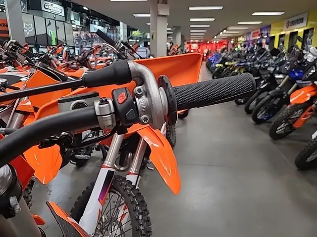 2025 KTM XC 250 in Dirt Bikes & Motocross in Calgary - Image 14