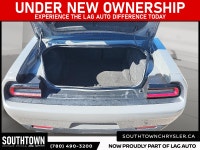 2019 Dodge Challenger SXT Experience the Dodge Challenger SE with only 75390 km on the odometer. Fin... (image 5)
