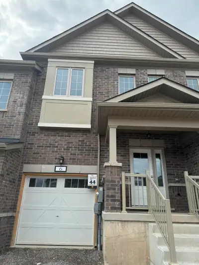 Three bedroom townhouse for rent Thorold Ontario