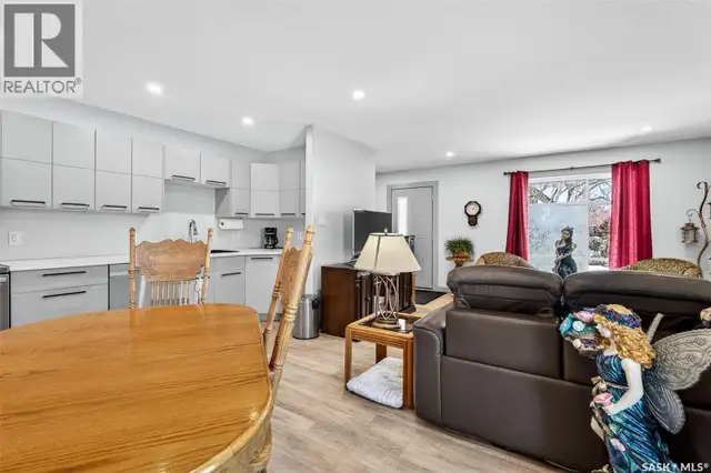 1160 Willow AVENUE Moose Jaw, Saskatchewan in Houses for Sale in Moose Jaw - Image 10
