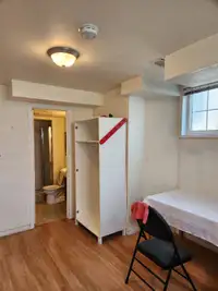 York U Subway clean basement bedroom +private washroom 4 student