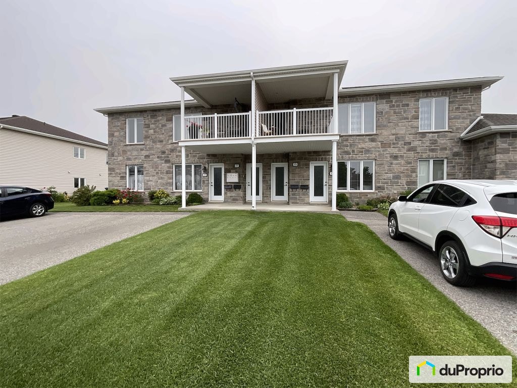$300,000 - Condominium in Trois-Rivières (Cap-De-La-Madeleine) — photo 1