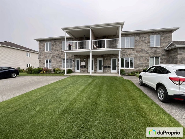 $300,000 - Condominium in Trois-Rivières (Cap-De-La-Madeleine) — photo 1