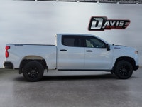 The 2022 Silverado has elements that reinforce the trucks wide, stable and confidence-inspiring stan... (image 5)