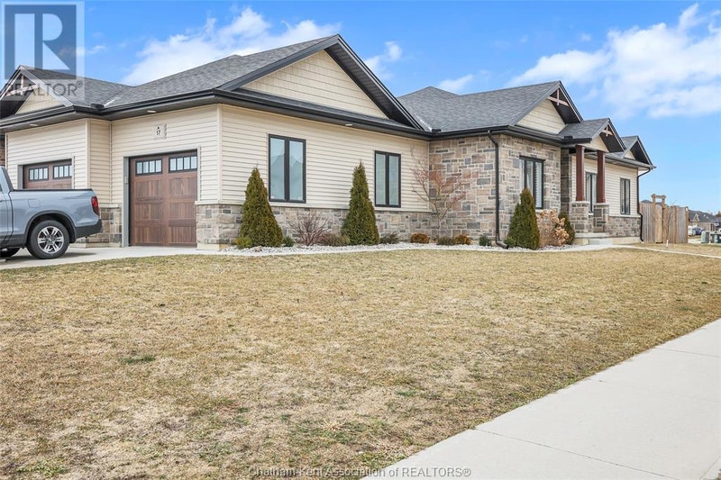 17 Renaissance PLACE Chatham, Ontario Houses for Sale ChathamKent