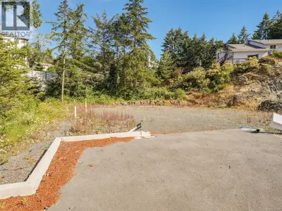Centrally located on a no-thru / quiet road in the Thetis Heights Neighbourhood of Vibrant Langford....