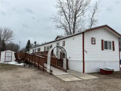 R31//Ste Rose Du Lac/SPACIOUS, ACCESSIBLE & WELL-MAINTAINED! Located in Ste. Rose du Lac, this 3 bed...