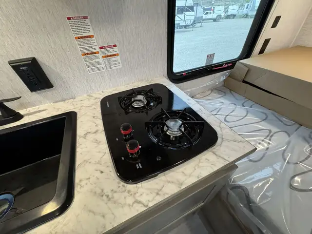2026 ,Sun Lite,Sunset Park RV 13BD LTD in Travel Trailers & Campers in Kamloops - Image 12