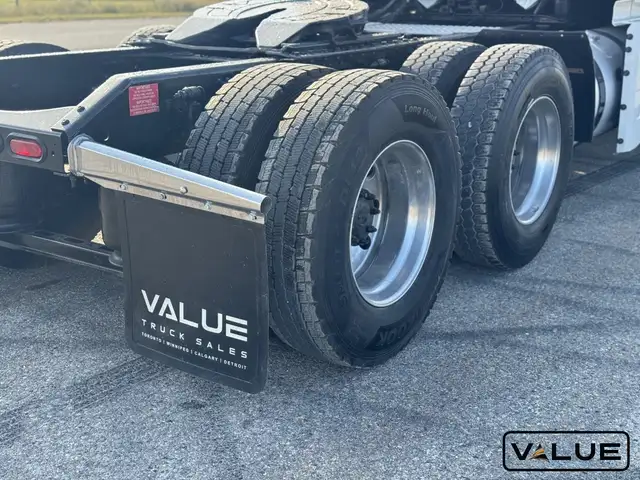 2022 Volvo VNL760 D13 | 455HP | 2.79 RATIO | I-SHIFT in Heavy Trucks in Calgary - Image 12