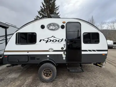 Welcome to Rock Island RV WEBSITE LINK ---- https://forestriverinc.com/rvs/r-pod/RP-171/1174412V Bla...