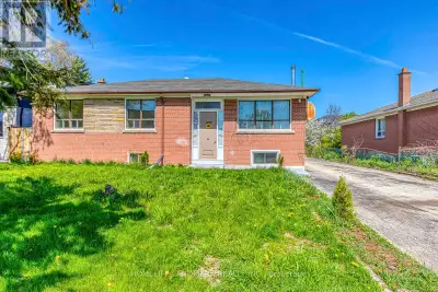 Welcome to this fully renovated bungalow in Bronte East, one of West Oakville's most desirable neigh...