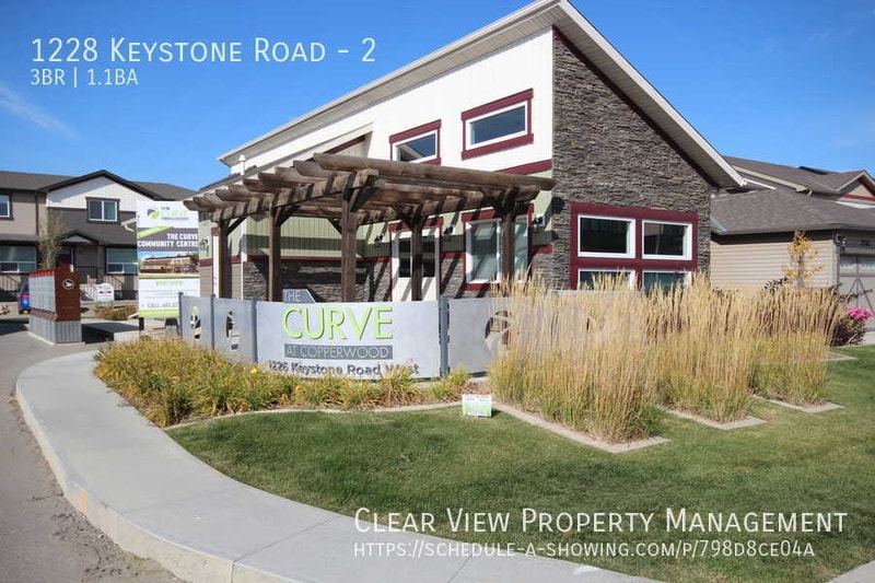 Amazing West Side Copperwood Town house with Garage and 6 Applia Long