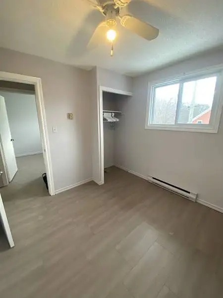 5 Spacious Student Bedroom Available on Noecker St! (Unit B) in Long Term Rentals in Kitchener / Waterloo - Image 4