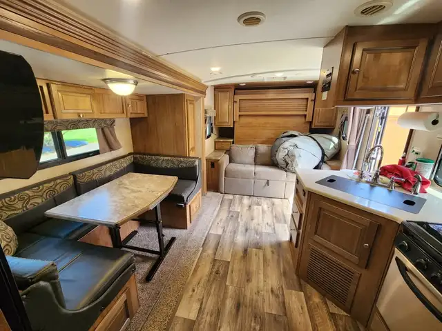 2017 FOREST RIVER FLAGSTAFF MICRO LITE 25BHS-FINANCE AVAILABLE!  in Cargo & Utility Trailers in Winnipeg - Image 9