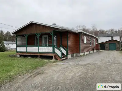 Maison toute en bois avec un accès privé au Lac-à-la-Tortue, moteur permis. Incluant 2 chambres à co...