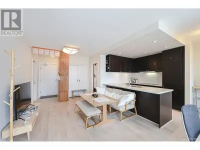 Welcome to Raffles on Robson! This bright 1 bed + den + flex features stunning water and mountain vi...