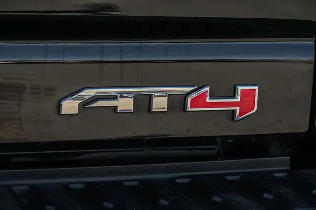 2020 GMC Sierra 2500HD AT4 AWD * Crew Cab * 6.6L V8 Duramax Dies in Cars & Trucks in City of Montréal - Image 16