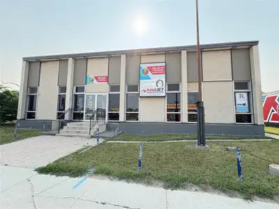 4B//Winnipeg/S/S now. Offers as received. PRICE REDUCED!!! PRIME OPPORTUNITY!! Well maintained 8 uni...