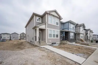 Unison Bright & Spacious 4-Bedroom Main Floor Rental in Belveder