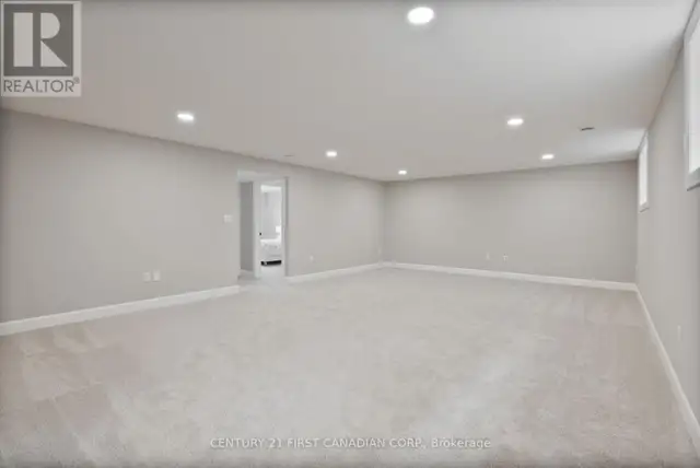 21 HAMILTON STREET North Middlesex (Ailsa Craig), Ontario in Houses for Sale in Grand Bend - Image 27
