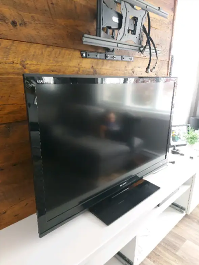 TV - Television Sharp Aquos 46"- 1080p 120hz, View more