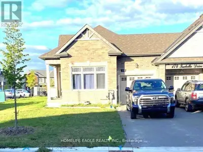 Lives like a detached home, this 5-year-old corner bungalow townhouse is attached only by the garage...