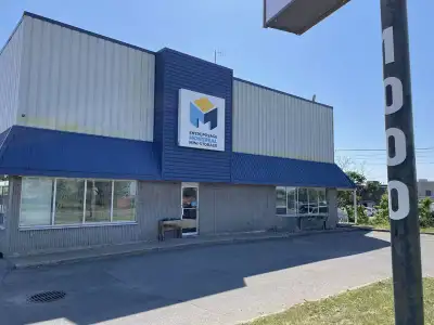 ? À la recherche d'un stationnement sécurisé et pratique pour votre voiture ou véhicule récréatif ?...