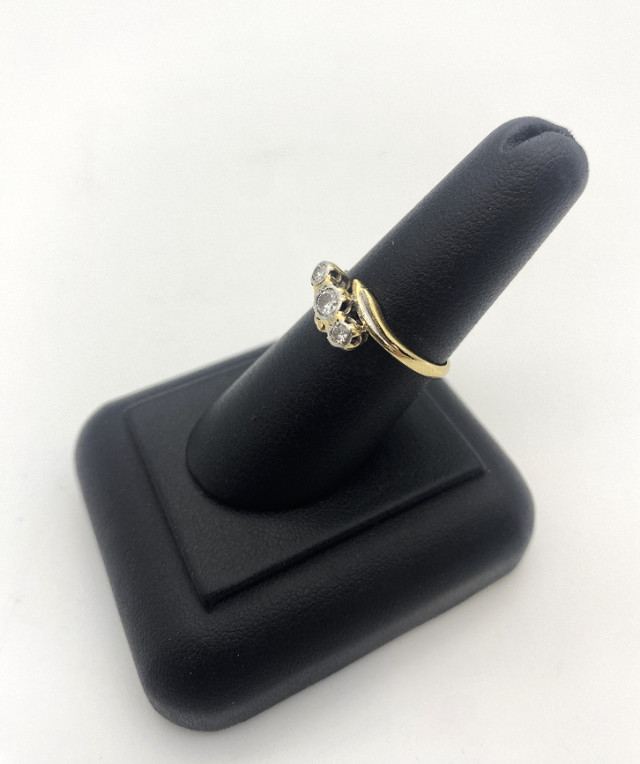 18 Karat Yellow Gold 3.3gms 3 Diamond Ring $375 in Jewellery & Watches in Mississauga / Peel Region - Image 3