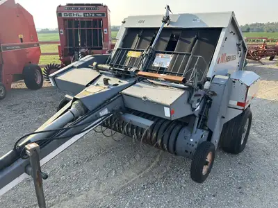 Welcome to Jeff Vanleer Farm Equipment New idea 484 round baler. Makes a 4x4 softcore bale. Monitor...