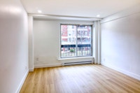 Renovated Akelius one bedroom apartment for rent. Located near Mont-Royal in the Plateau Mont-Royal... (image 5)