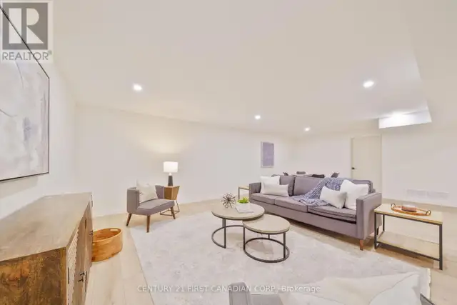 8 - 32 POSTMA CRESCENT North Middlesex (Ailsa Craig), Ontario in Houses for Sale in Grand Bend - Image 26