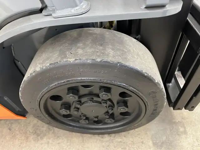 2008 Toyota indoor Forklift Lift Truck 5000lbs Capacity in Heavy Equipment in Hamilton - Image 10