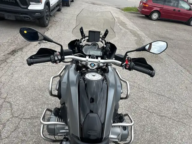 2015 BMW R1200GS ~ BMW R1200GS ~ HTD GRIPS ~ ADJUSTABLE SUSPENSI in Street, Cruisers & Choppers in City of Toronto - Image 21