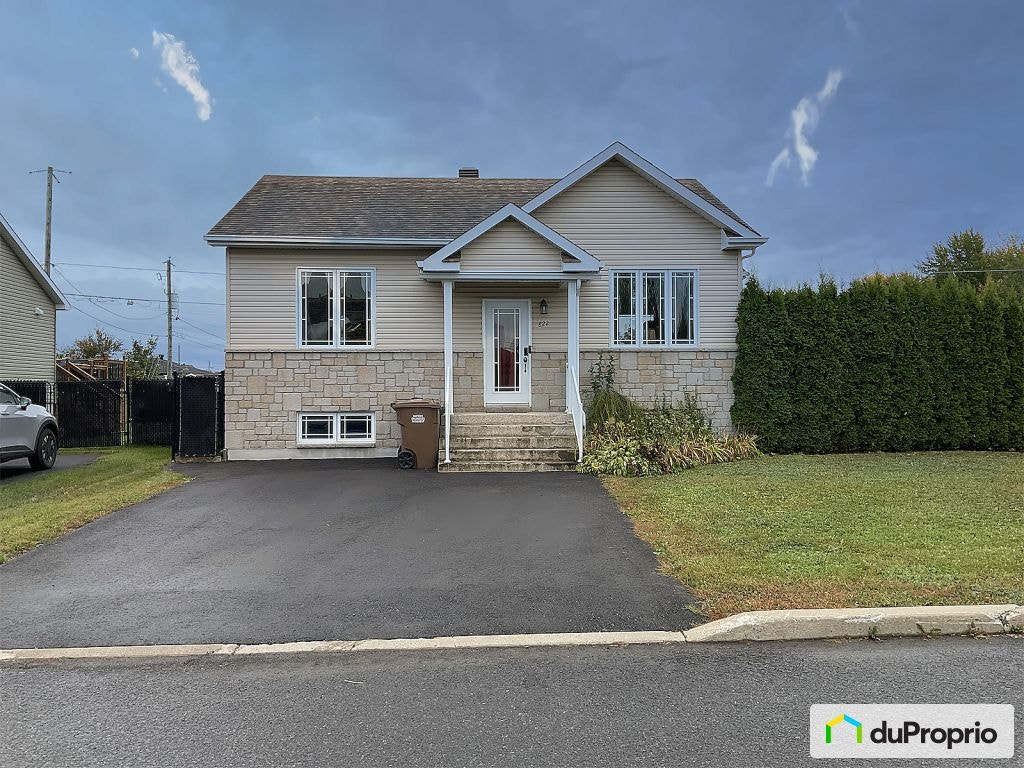$479,900 - Bungalow for sale in St-Paul — photo 1