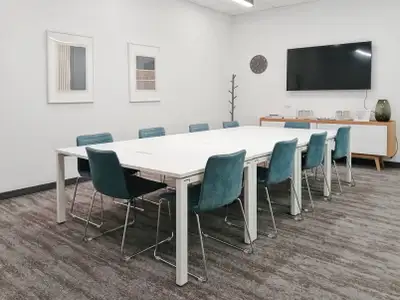 A fully serviced private office with 4 people, ready to use from day one. Work with focus and privac...