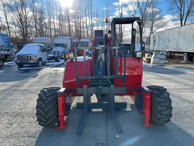 2013 MOFFETT M10 55.3 Chariot télescopique – 5500 lbs in Heavy Equipment in Longueuil / South Shore - Image 3