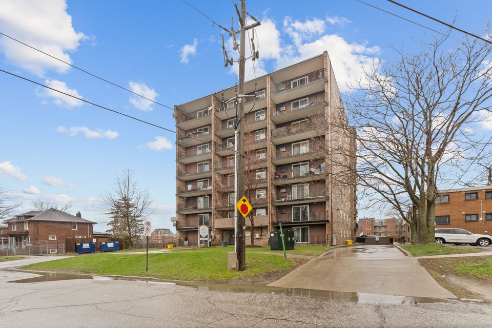Sandilands Tower Apartments - 2 Bedroom, 1 Bath Apartment for Re 2