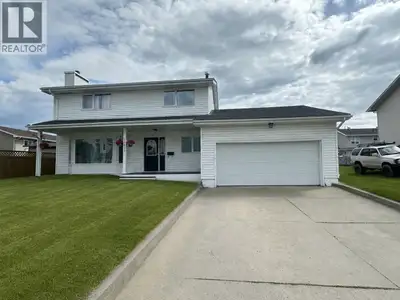 Welcome to this beautifully updated 2-storey home located in the highly sought-after Willowbrook Sub...