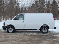 Gas V6 4.3L engine for reliable power | Rear-wheel drive for enhanced stability | Traction and stabi... (image 7)